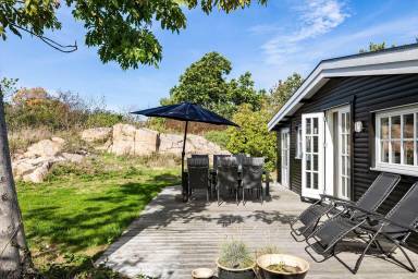 Ferienhaus mit Pool, Terrasse und Grill