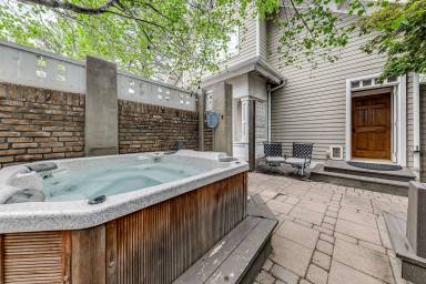 258 m² House