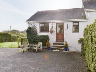Cottage with garden & BBQ