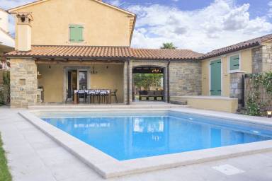 Familienorientierte Villa mit beheiztem Pool und Grill