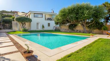 Familienfreundliche großzügige Villa mit Grill, Garten und privatem Pool | Poolblick | Haustiere erlaubt