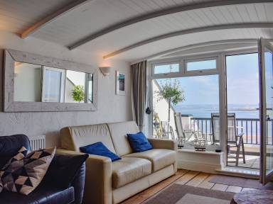 Child-friendly cottage with terrace & garden | River view | Close to the beach