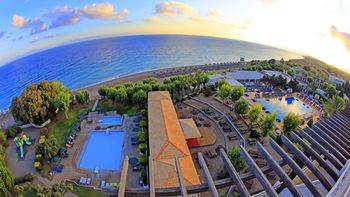 Resort  Petaloudes