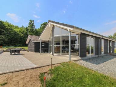 Familienorientiertes Ferienhaus mit Terrasse, Grill und privatem Pool | Meerblick | Neben dem Strand | Haustiere erlaubt