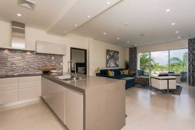 181 m² Condo