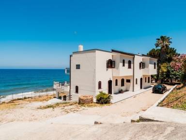 Fully equipped holiday home with terrace, barbeque & jacuzzi | City view | Pet-friendly