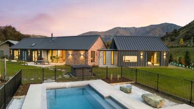 Farmhouse Pool Arrowtown