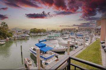 Condo ∙ 2 Bedrooms ∙ 6 Guests - Treasure Island, FL