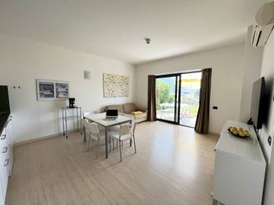 Wohnung mit Garten, Terrasse und Grill