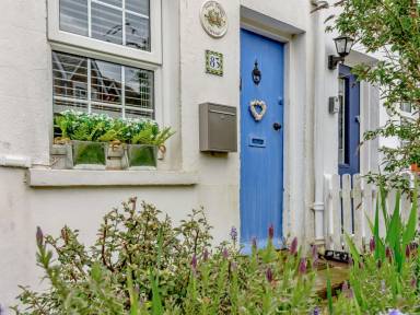 Cottage with garden | Beach nearby | Pets allowed