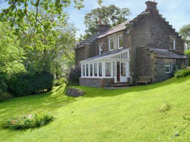 Cottage with garden | Lake view