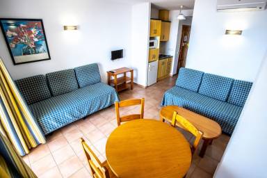 Aparthotel con terraza y piscina