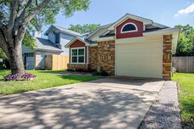 House Yard Pflugerville