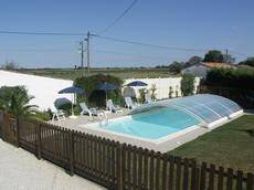 Child-friendly pleasant house with private pool, yard & barbecue | Garden view | Pets allowed — photo 2