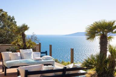 Villa mit Terrasse, Pool und Garten | Panoramablick
