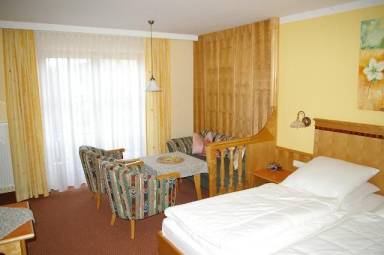 Ferienwohnung mit Terrasse und Pool