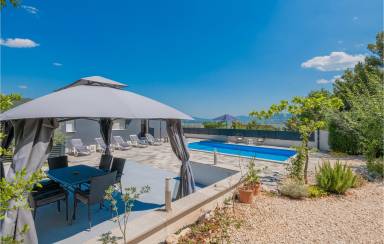 162 m² House