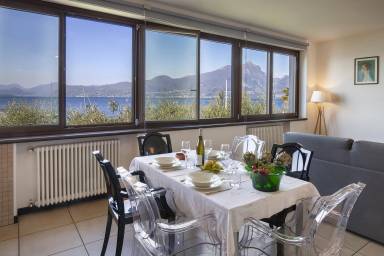 Ferienwohnung für 4 Gäste mit Hund in Torri del Benaco am Gardasee