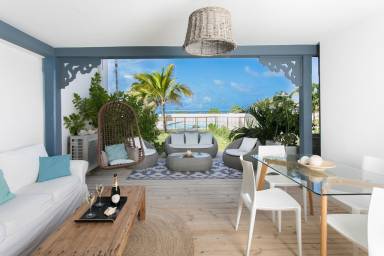 House Orient Bay