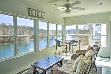 Apartment Table Rock