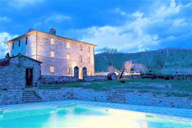 Nette Wohnung in Monte Castello Di Vibio mit Pool, Whirlpool & Grill