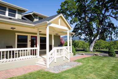 House Balcony/Patio Hood River