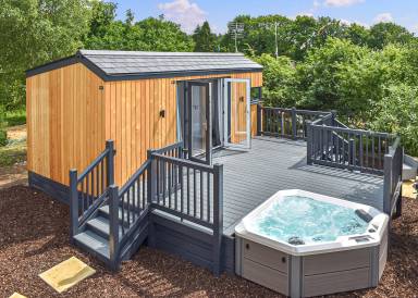 Chalet with garden & hot tub