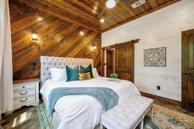 Cabin  Broken Bow