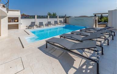 Appartamento con piscina privata, griglia e terrazza