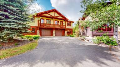 House  Payette Lake