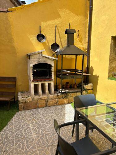 Charming chalet with yard, terrace & grill | Pets allowed — photo 4