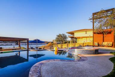 250 m² House