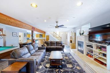 381 m² House