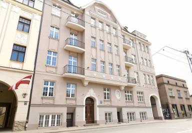 Apartamento vacacional con terraza | Cerca Catedral de la Natividad de Riga | Vistas al jardín | Ideal para trabajar remoto