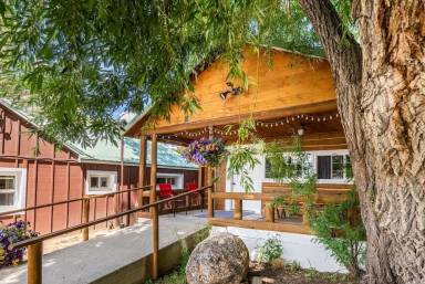 Cabin Yard Pinedale