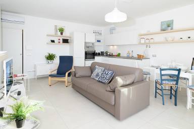 Apartment mit Pool, Garten und Terrasse