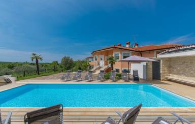 350 m² Villa