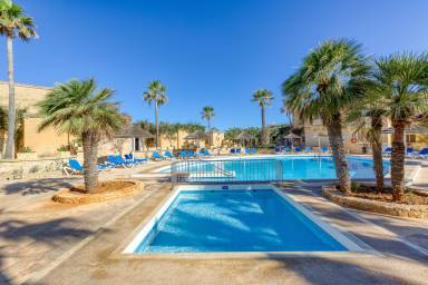 Child-friendly apartment with pool, terrace & garden | Close to Ta' Pinu
