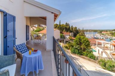 Villa mit Garten, Terrasse und Pool | Poolblick