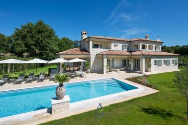 372 m² Villa