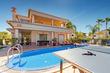 Children-friendly charming villa with terrace, private pool & garden
