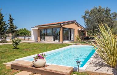 Voll ausgestattete charmante Villa mit Whirlpool, privatem Pool und Terrasse | Haustiere erlaubt