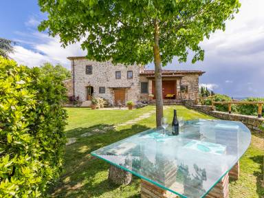 Bauernhof mit Gemeinschaftspool für 5 Gäste mit Hund in Cennina, Toskana