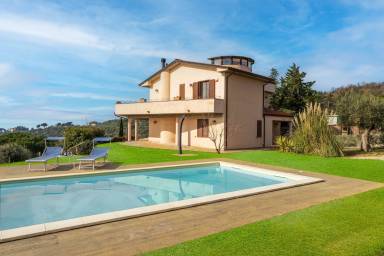 Familienfreundliches charmantes Ferienhaus mit Garten, Terrasse und privatem Pool | Nah am Strand | Hunde erlaubt