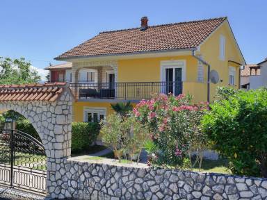 Voll ausgestattetes Ferienhaus mit privatem Pool, Terrasse und Garten | Haustierfreundlich