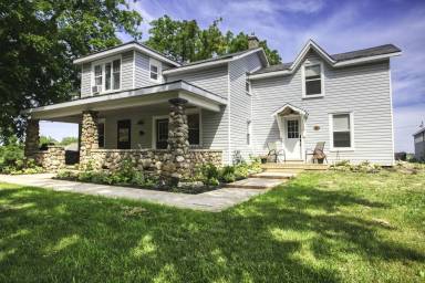 Farmhouse Yard Beamsville