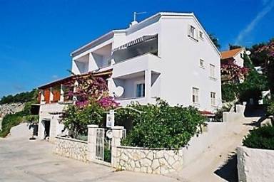Fully equipped flat with terrace | Pets are welcome