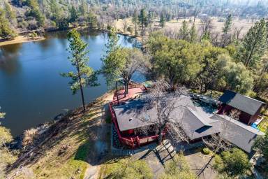 House Oakhurst