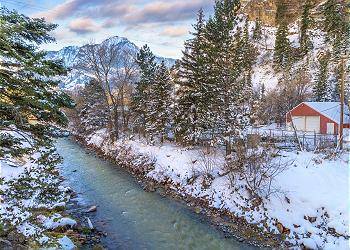 Beautifully Remodeled Townhome Next to Ouray Hot Springs River Views — photo 5