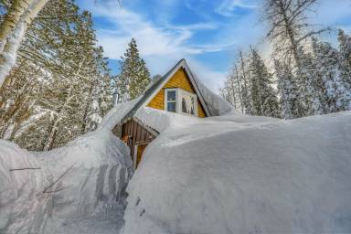 House  Tahoe Pines